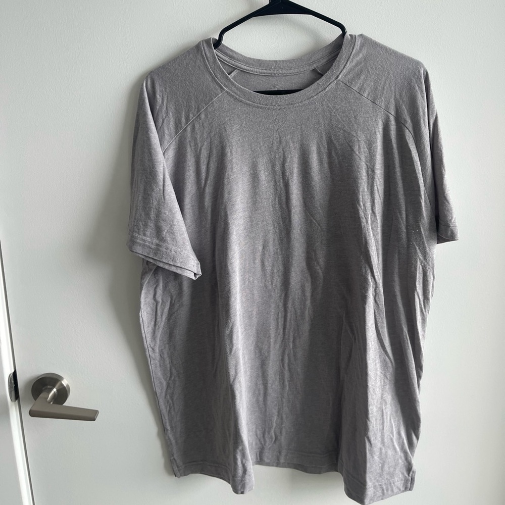 ALO YOGA Gray Men's Shirt